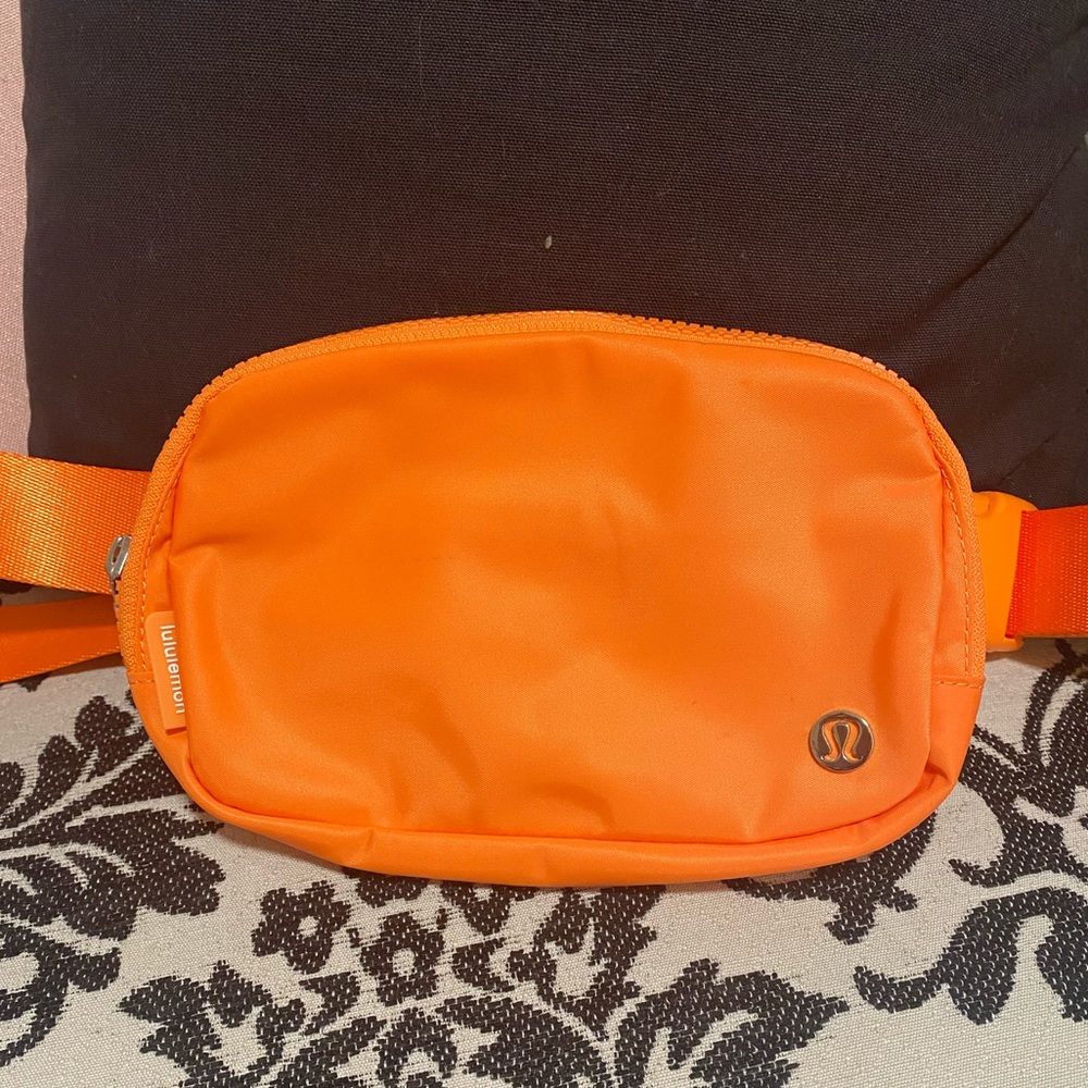 EUC Orange Frappe lululemon Everywhere belt bag!